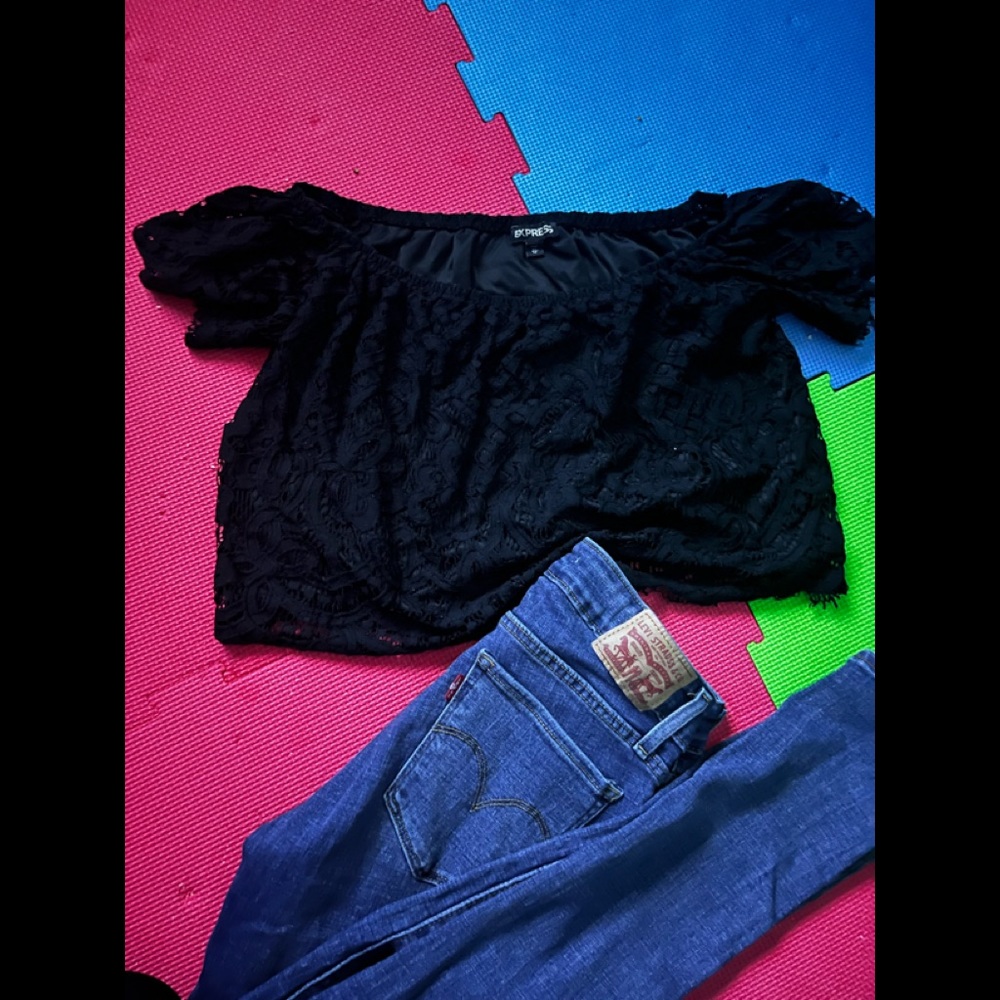 Express top,Levi’s jeans bundle 😍